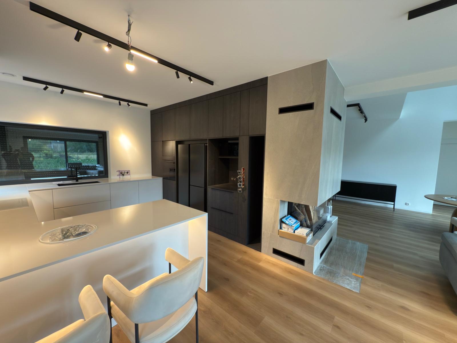 b386bc23-4d67-4fd8-bbcb-5be5c224c14c