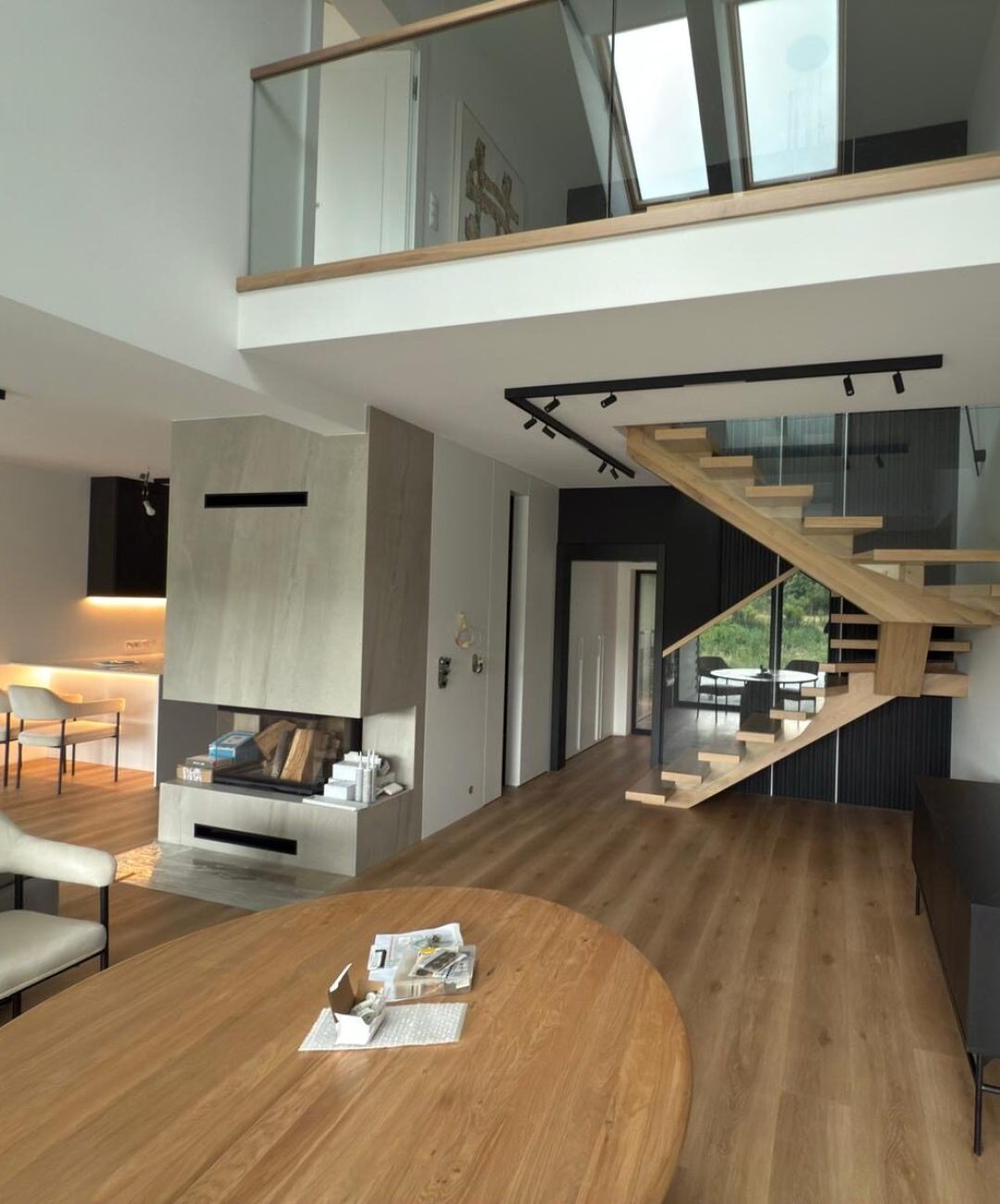 aef14a62-6a68-4f4d-857e-f03ce5f88d8e